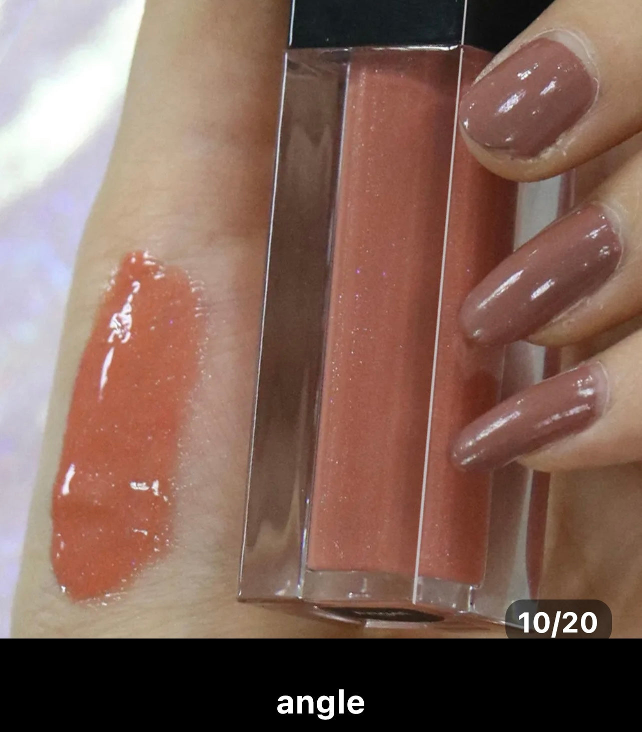 Long lasting lipgloss