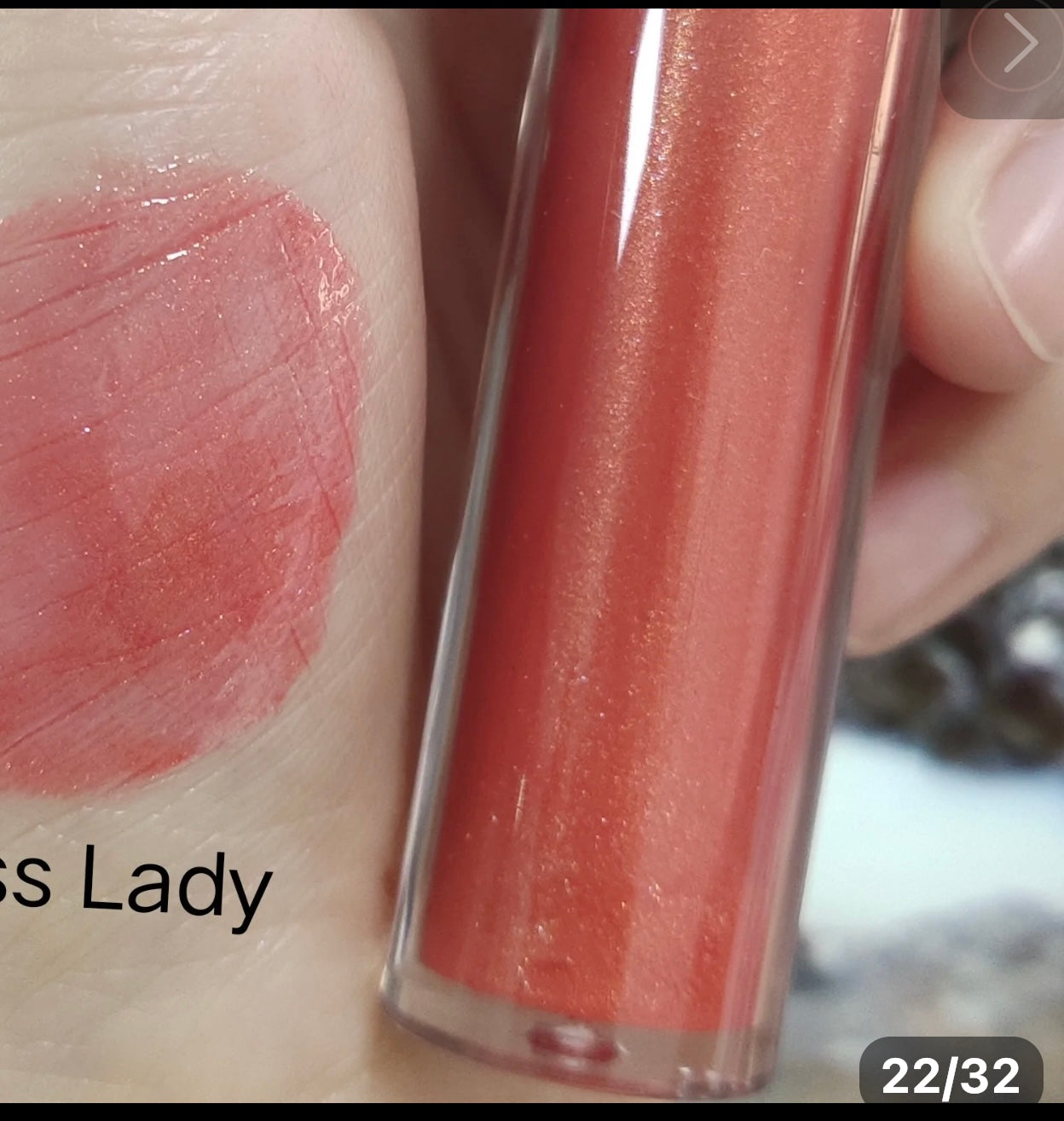 Long lasting lipgloss