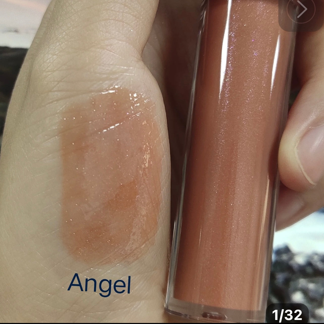 Long lasting lipgloss